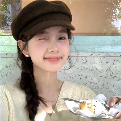 她在这里